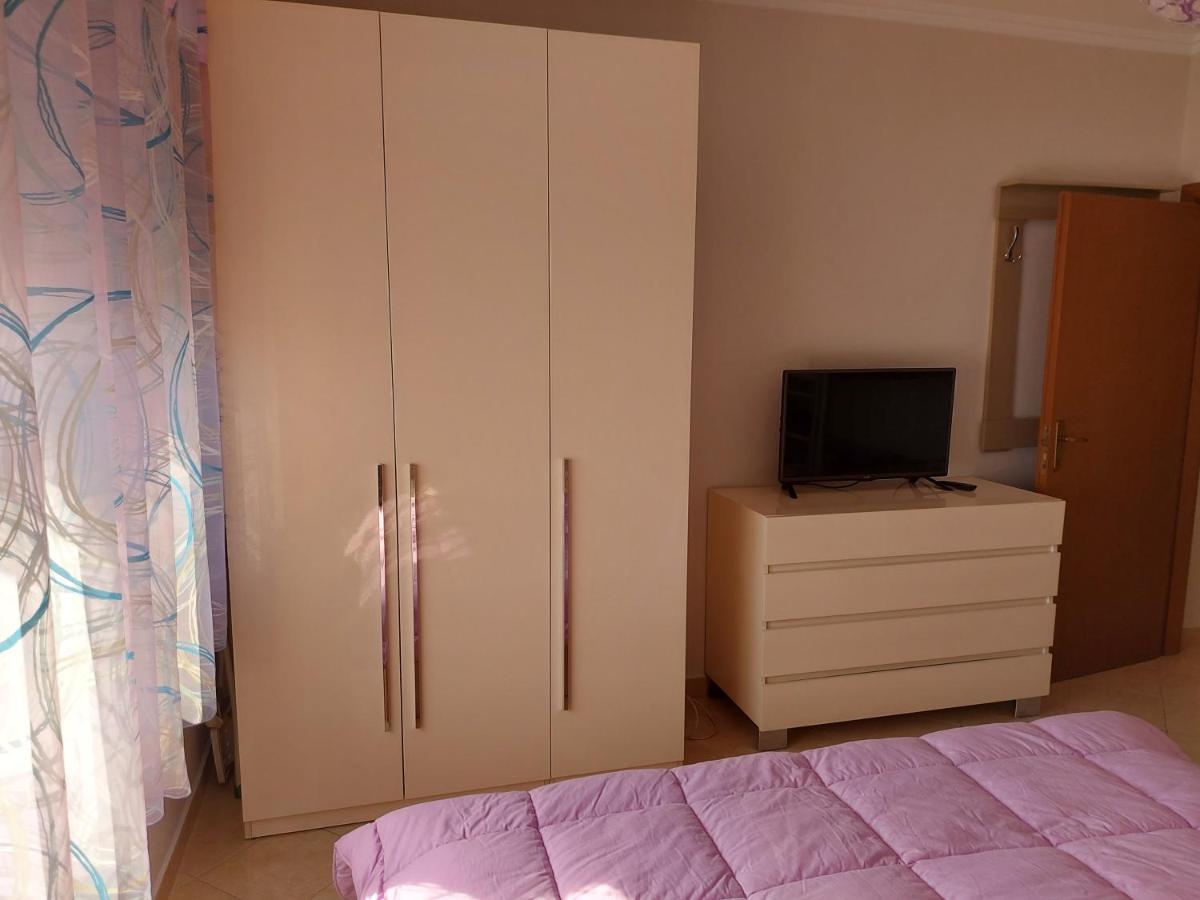 Bral Apartments 8 Two-Bedroom Beachfront Драч Екстериор снимка