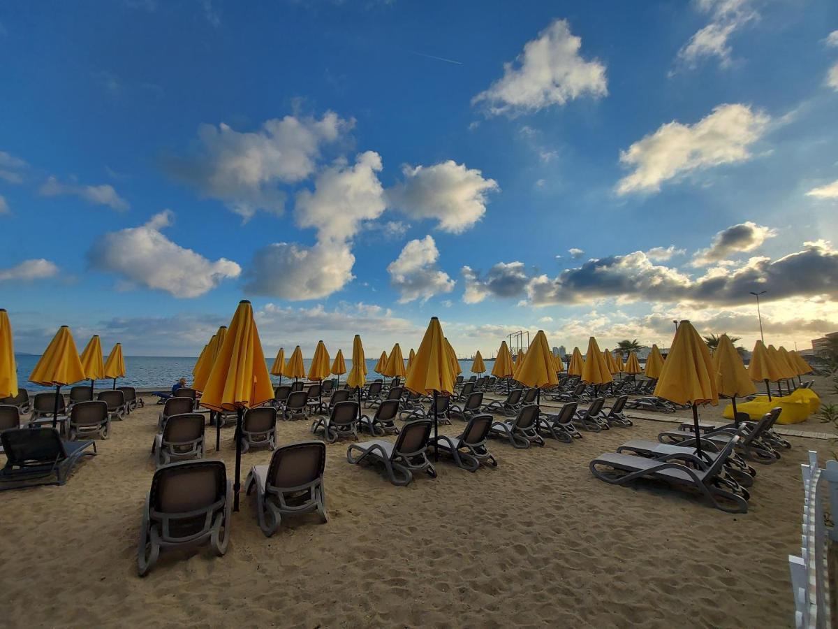 Bral Apartments 8 Two-Bedroom Beachfront Драч Екстериор снимка