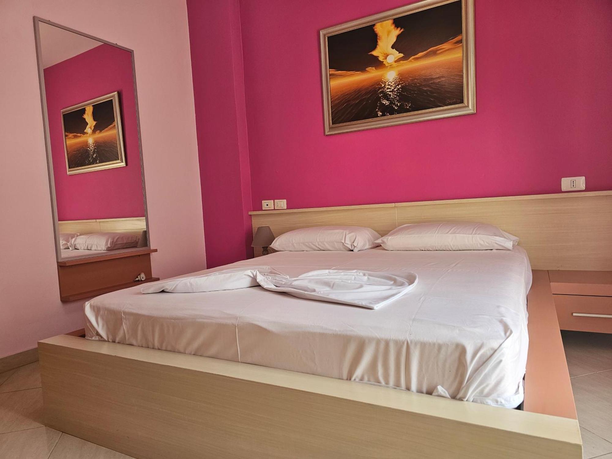 Bral Apartments 8 Two-Bedroom Beachfront Драч Екстериор снимка