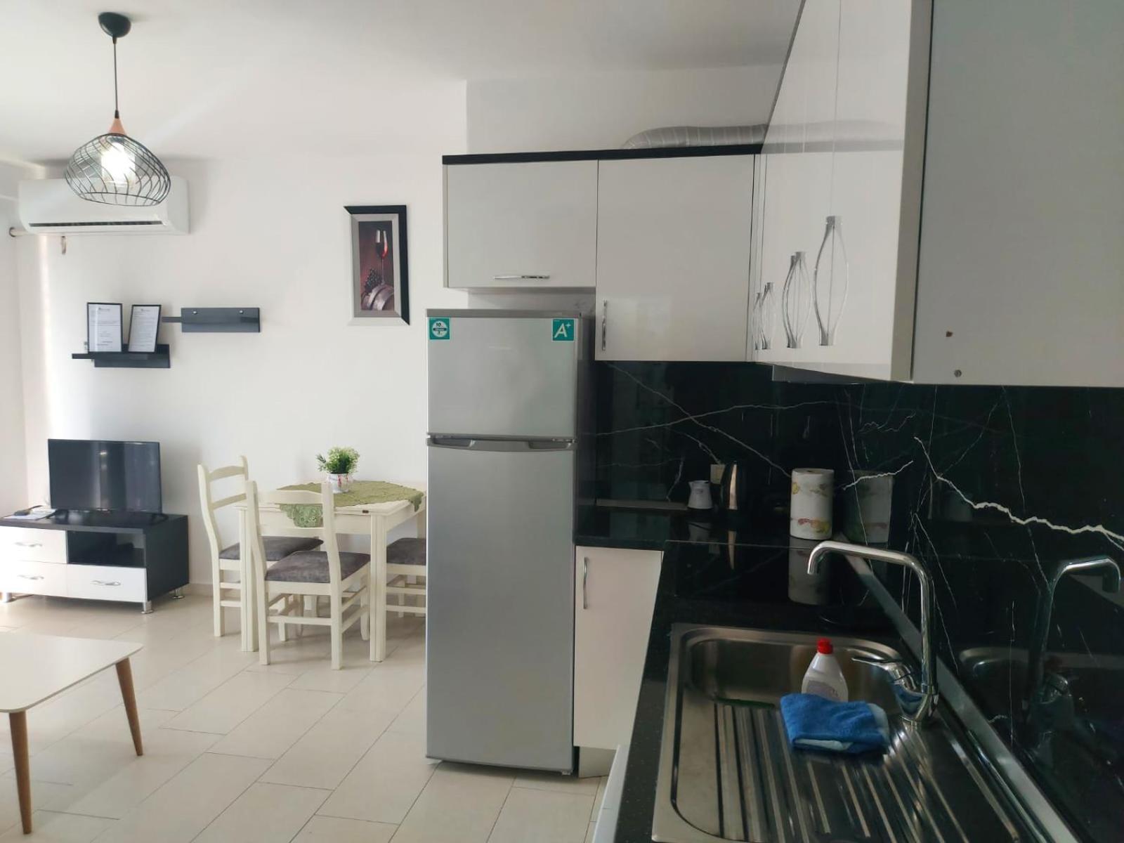 Bral Apartments 8 Two-Bedroom Beachfront Драч Екстериор снимка