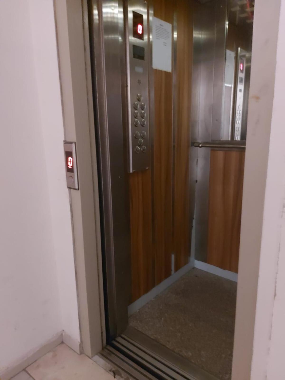 Bral Apartments 8 Two-Bedroom Beachfront Драч Екстериор снимка