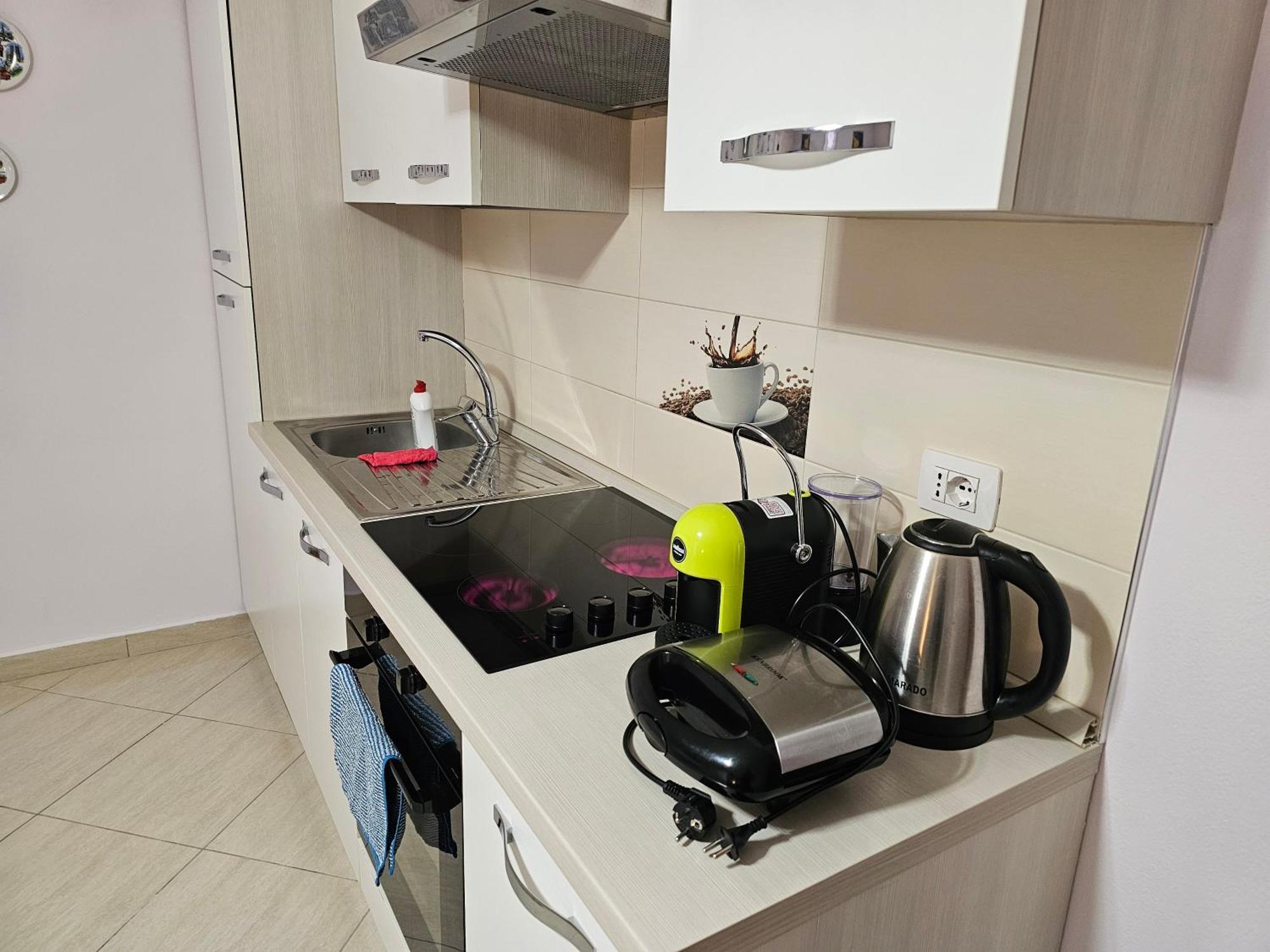 Bral Apartments 8 Two-Bedroom Beachfront Драч Екстериор снимка