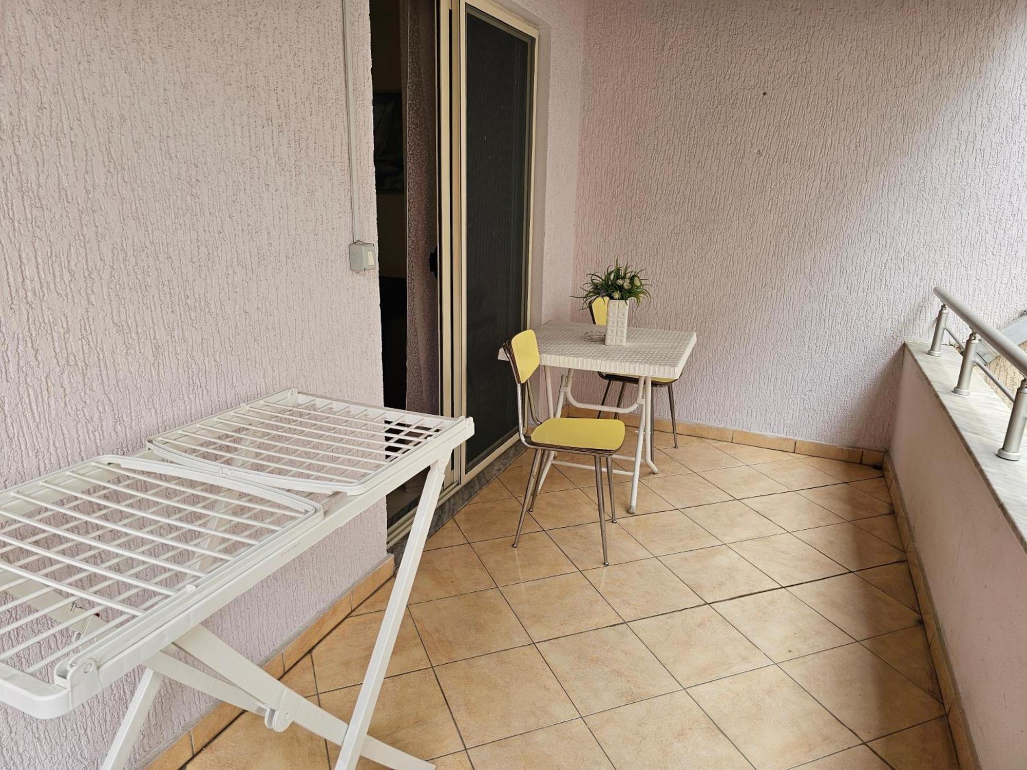 Bral Apartments 8 Two-Bedroom Beachfront Драч Екстериор снимка